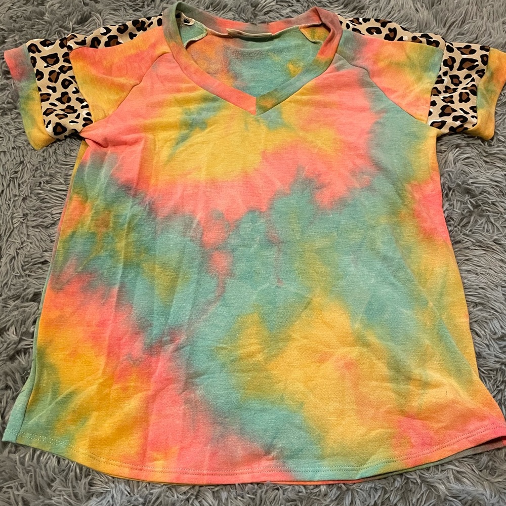 Cheetah tie dye shirt...